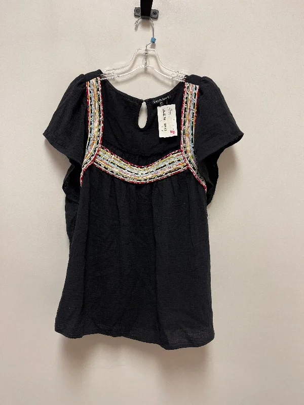 Top Short Sleeve By Clothes Mentor In Black, Size: 3x